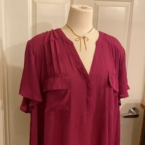 Torrid magenta double pocket V-neck, short sleeve blouse